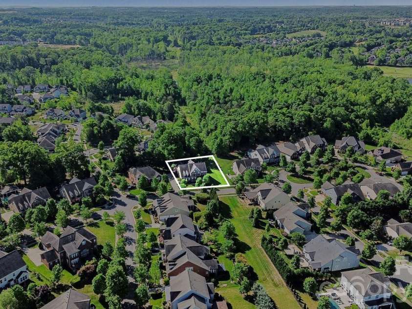15026 Skypark Drive, Huntersville, NC 28078.  MLS# CAR4327550, YatesRealty ID 16103. 