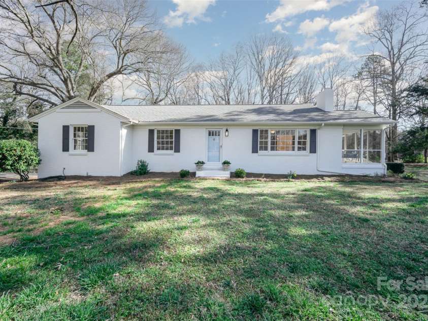 1601 South Point Road, Belmont, NC 28012.  MLS# CAR4226127, YatesRealty ID 16105. 