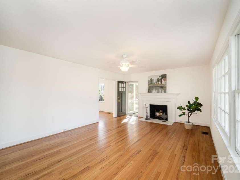 1601 South Point Road, Belmont, NC 28012.  MLS# CAR4226127, YatesRealty ID 16105. 