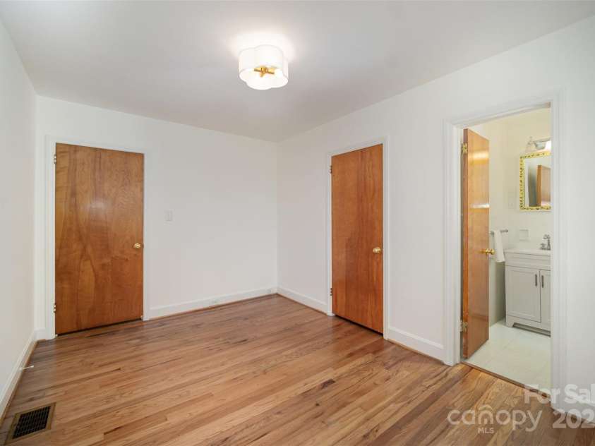 1601 South Point Road, Belmont, NC 28012.  MLS# CAR4226127, YatesRealty ID 16105. 