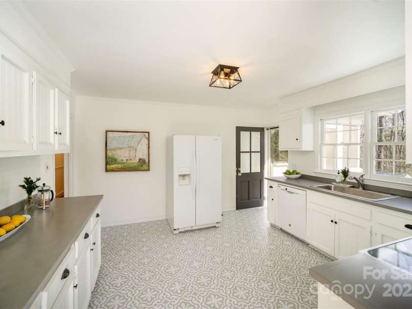 1601 South Point Road, Belmont, NC 28012.  MLS# CAR4226127, YatesRealty ID 16105. 