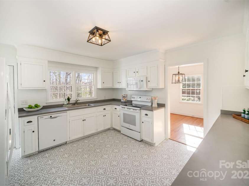 1601 South Point Road, Belmont, NC 28012.  MLS# CAR4226127, YatesRealty ID 16105. 