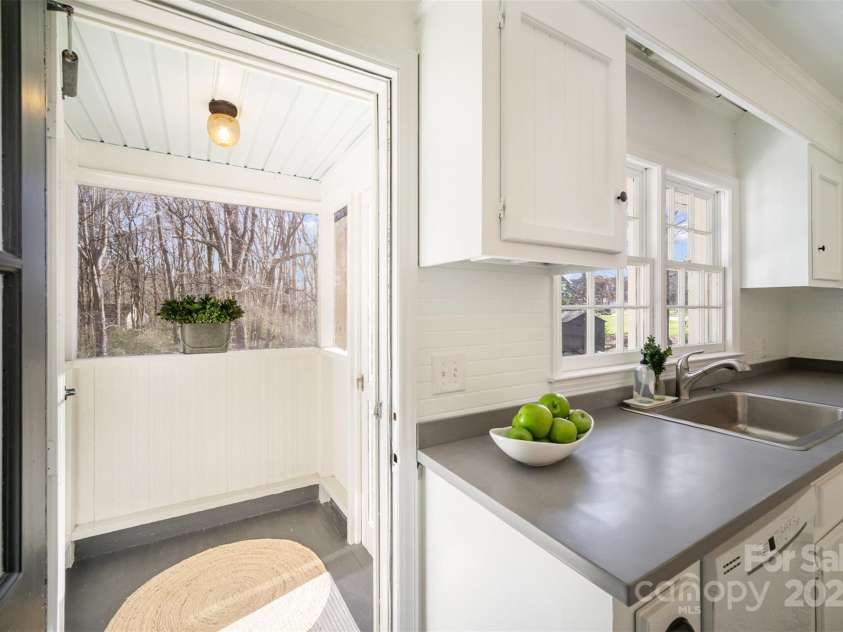 1601 South Point Road, Belmont, NC 28012.  MLS# CAR4226127, YatesRealty ID 16105. 