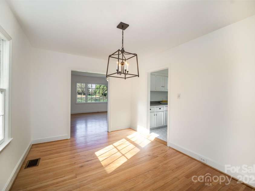 1601 South Point Road, Belmont, NC 28012.  MLS# CAR4226127, YatesRealty ID 16105. 