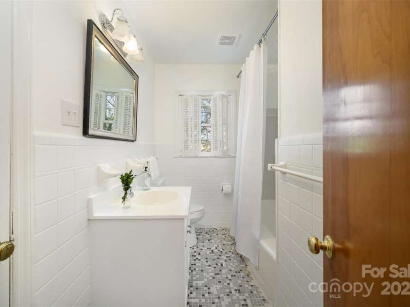 1601 South Point Road, Belmont, NC 28012.  MLS# CAR4226127, YatesRealty ID 16105. 