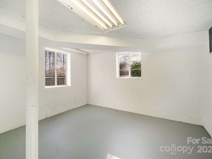 1601 South Point Road, Belmont, NC 28012.  MLS# CAR4226127, YatesRealty ID 16105. 