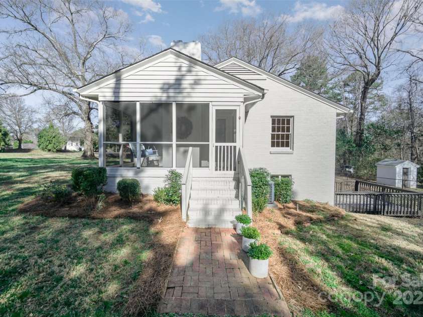 1601 South Point Road, Belmont, NC 28012.  MLS# CAR4226127, YatesRealty ID 16105. 