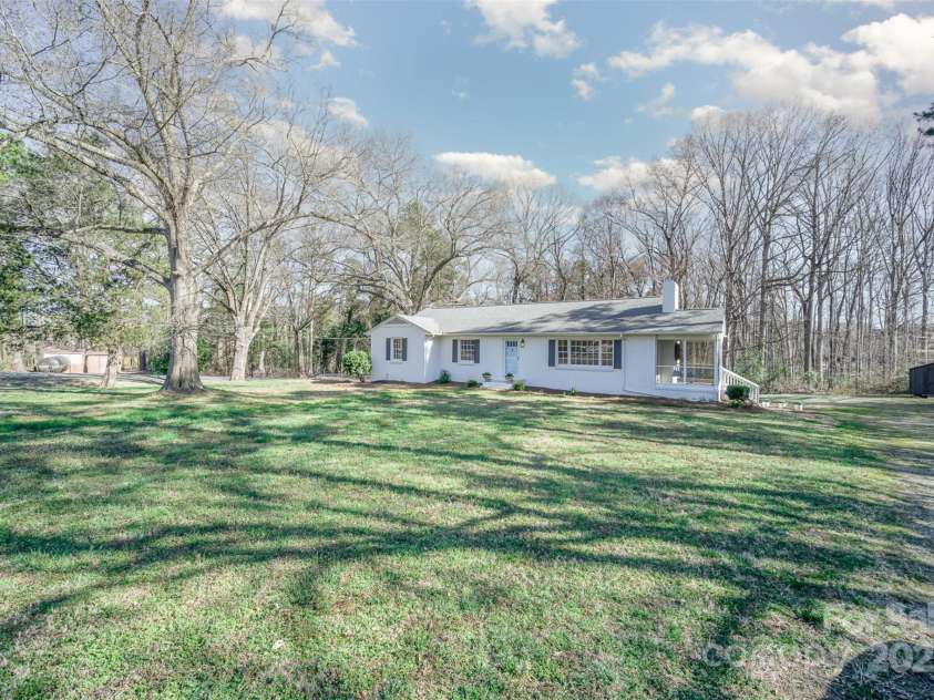 1601 South Point Road, Belmont, NC 28012.  MLS# CAR4226127, YatesRealty ID 16105. 
