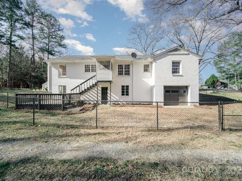 1601 South Point Road, Belmont, NC 28012.  MLS# CAR4226127, YatesRealty ID 16105. 