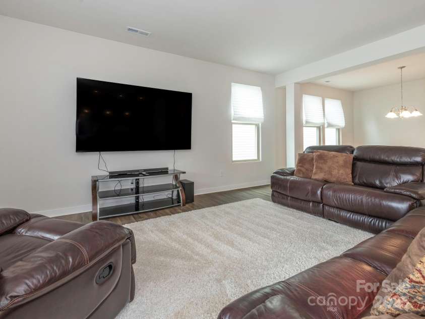 805 Old Little Rock Road, Charlotte, NC 28214.  MLS# CAR4259723, YatesRealty ID 16107. Living Room