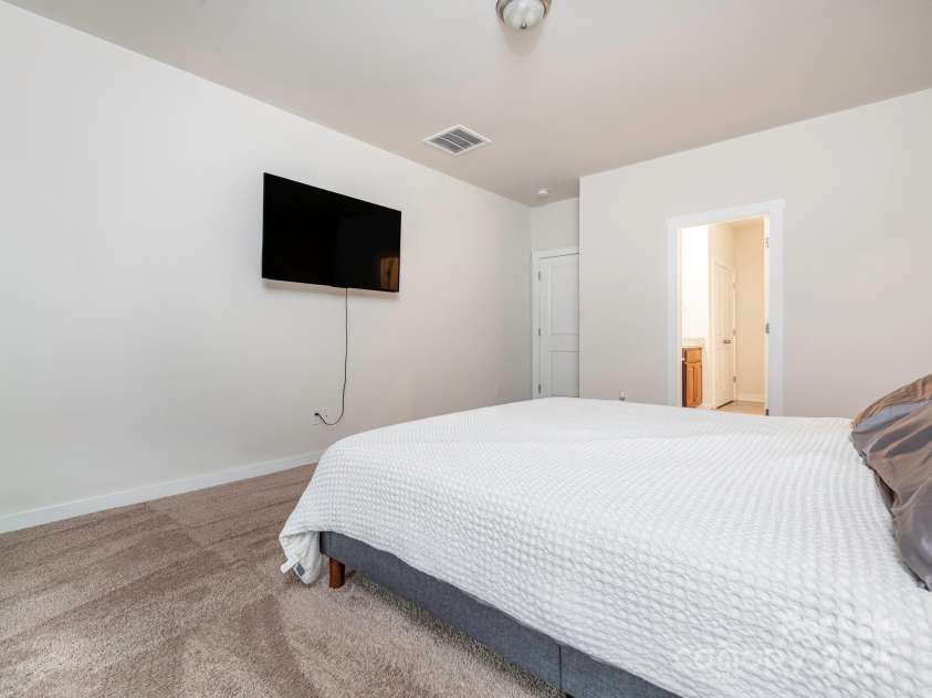 805 Old Little Rock Road, Charlotte, NC 28214.  MLS# CAR4259723, YatesRealty ID 16107. Main level primary bedroom