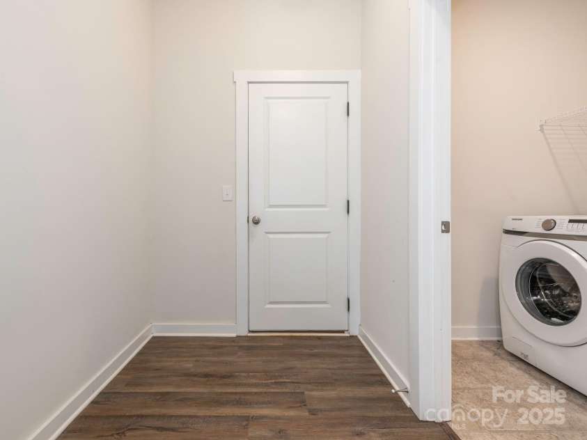 805 Old Little Rock Road, Charlotte, NC 28214.  MLS# CAR4259723, YatesRealty ID 16107. Mudroom / Dropzone