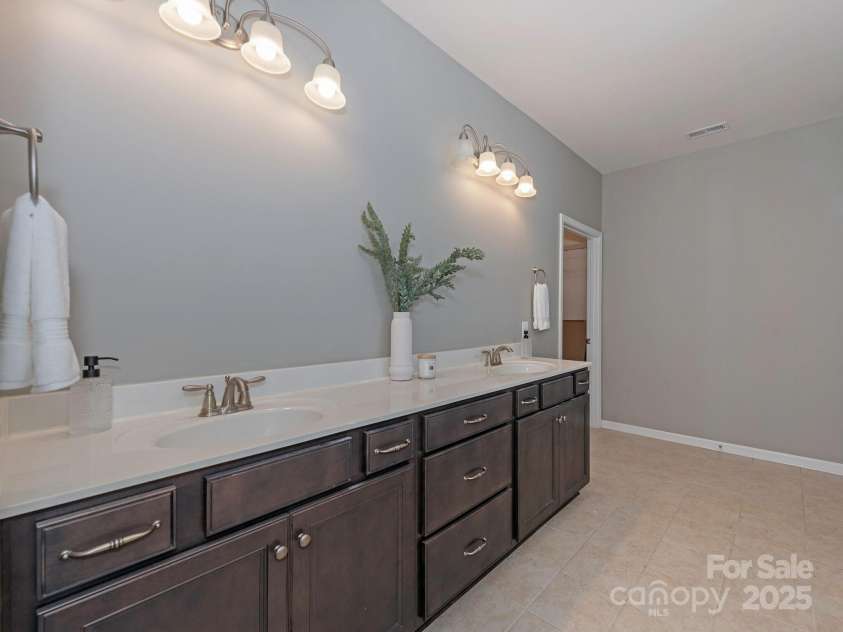 804 Birdsong Way, Fort Mill, SC 29715.  MLS# CAR4244710, YatesRealty ID 16109. 