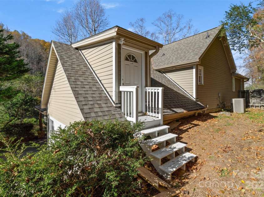 571 Terrys Gap Road, Fletcher, NC 28732.  MLS# CAR4330724, YatesRealty ID 1611. 