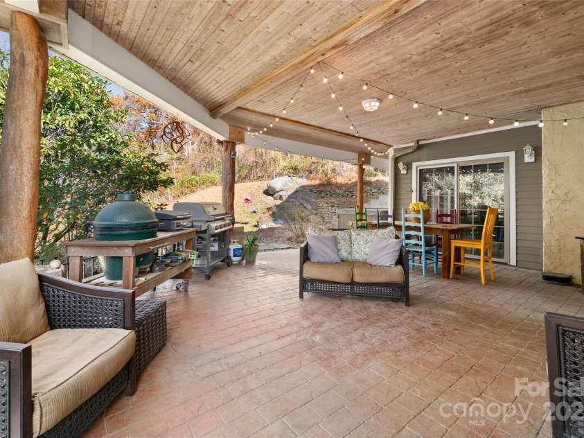 571 Terrys Gap Road, Fletcher, NC 28732.  MLS# CAR4330724, YatesRealty ID 1611. Great for entertaining!