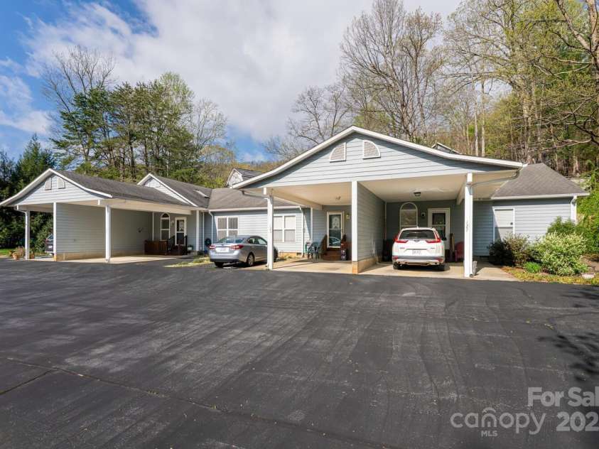 121 Shadowbrook Drive, Asheville, NC 28805.  MLS# CAR4243178, YatesRealty ID 16112. 