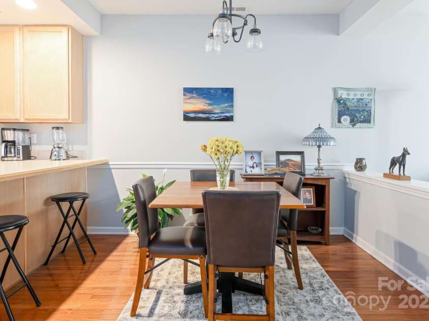 121 Shadowbrook Drive, Asheville, NC 28805.  MLS# CAR4243178, YatesRealty ID 16112. Dining