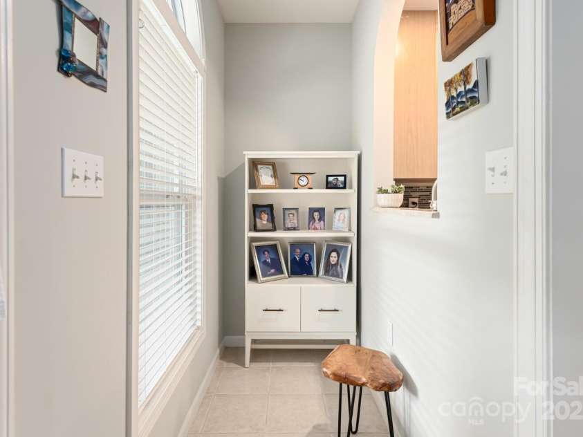 121 Shadowbrook Drive, Asheville, NC 28805.  MLS# CAR4243178, YatesRealty ID 16112. Entry Vestibule