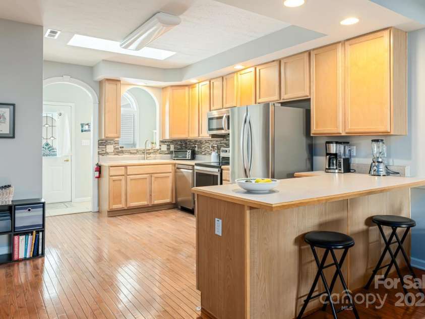 121 Shadowbrook Drive, Asheville, NC 28805.  MLS# CAR4243178, YatesRealty ID 16112. Kitchen with Island