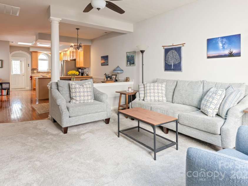 121 Shadowbrook Drive, Asheville, NC 28805.  MLS# CAR4243178, YatesRealty ID 16112. Living Room