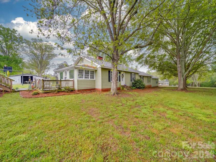8601 Ansonville Polkton Road, Polkton, NC 28135.  MLS# CAR4244538, YatesRealty ID 16112. 