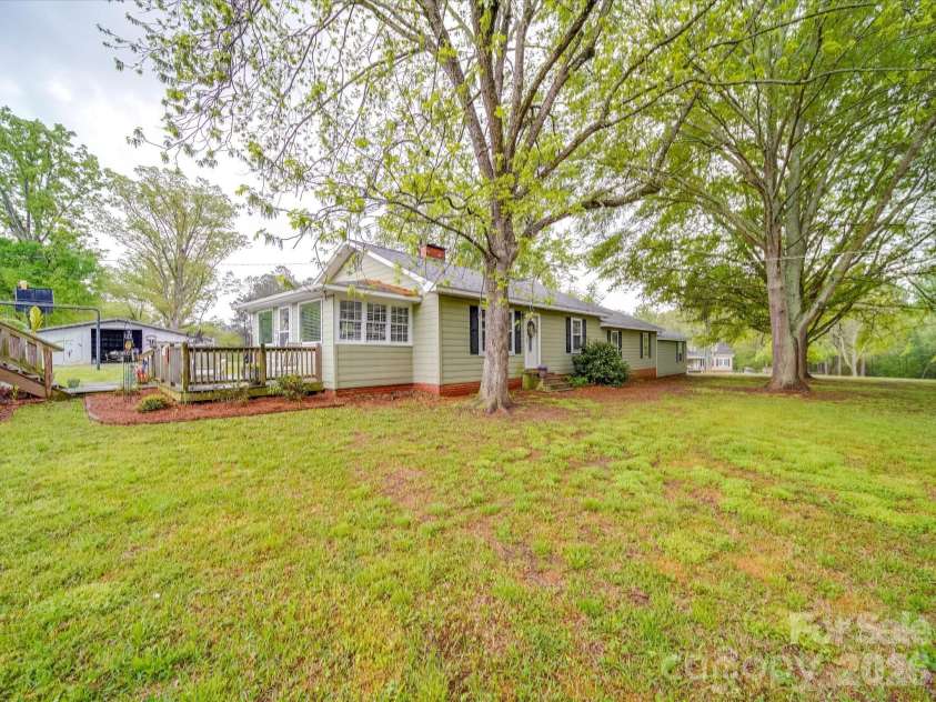 8601 Ansonville Polkton Road, Polkton, NC 28135.  MLS# CAR4244538, YatesRealty ID 16112. 