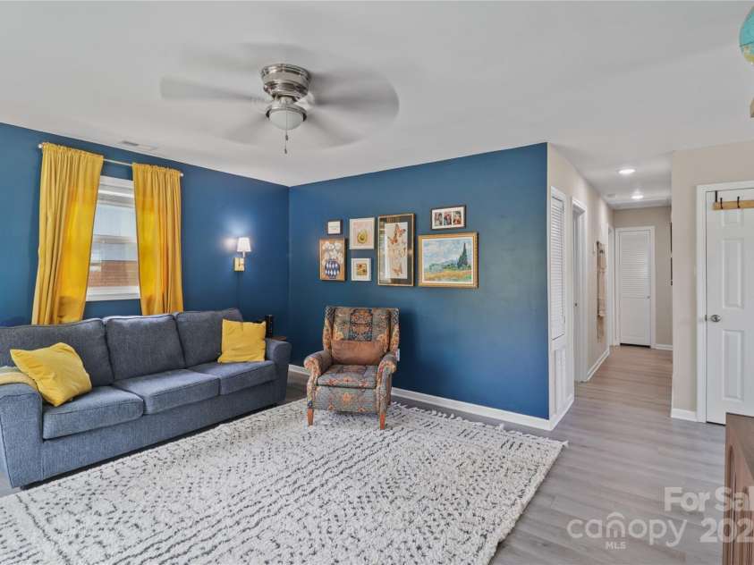 906 Eastwood Drive, Rock Hill, SC 29730.  MLS# CAR4257981, YatesRealty ID 16113. Living Room