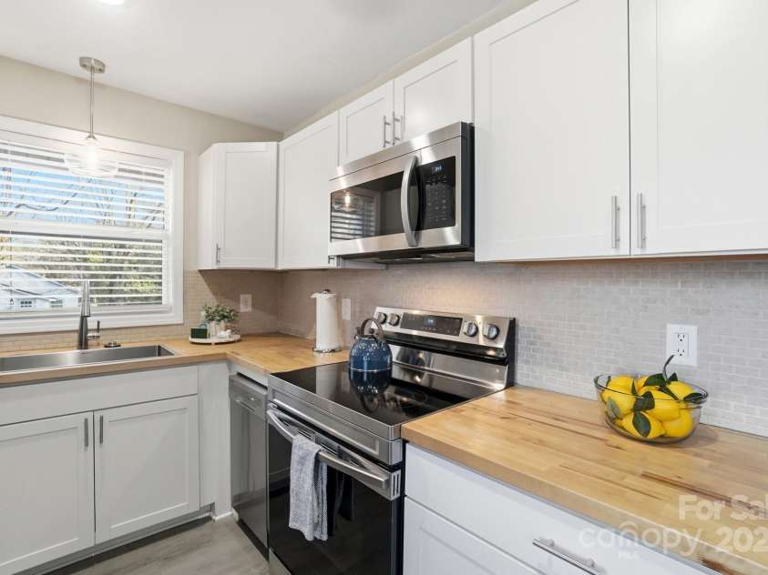 906 Eastwood Drive, Rock Hill, SC 29730.  MLS# CAR4333125, YatesRealty ID 16113. 