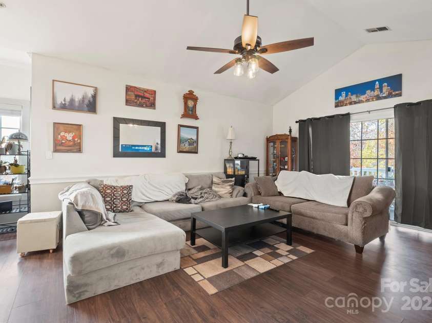 8931 Meadow Vista Road, Charlotte, NC 28213.  MLS# CAR4203743, YatesRealty ID 16114. 