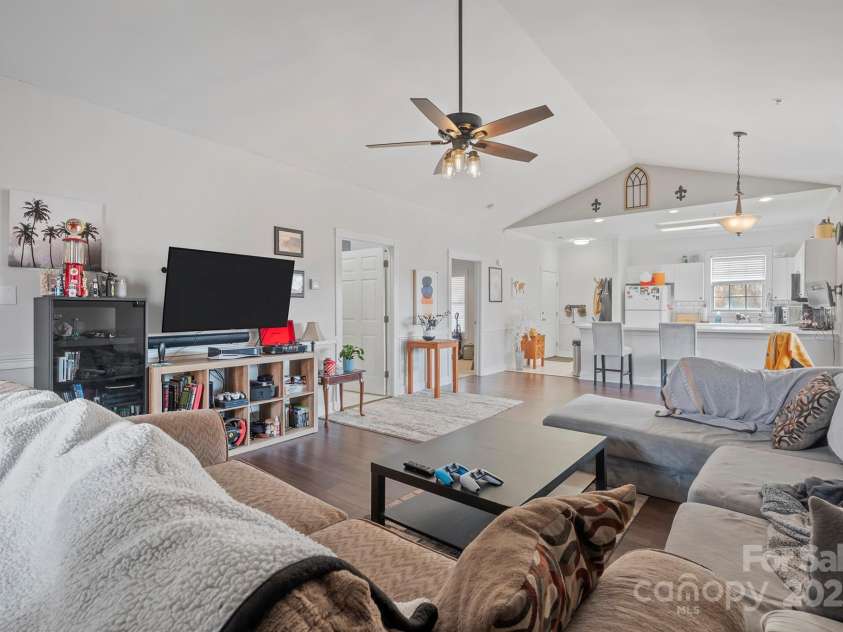 8931 Meadow Vista Road, Charlotte, NC 28213.  MLS# CAR4203743, YatesRealty ID 16114. 