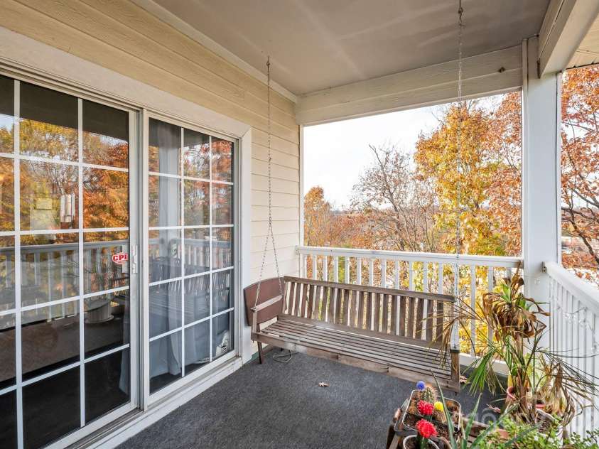 8931 Meadow Vista Road, Charlotte, NC 28213.  MLS# CAR4203743, YatesRealty ID 16114. 