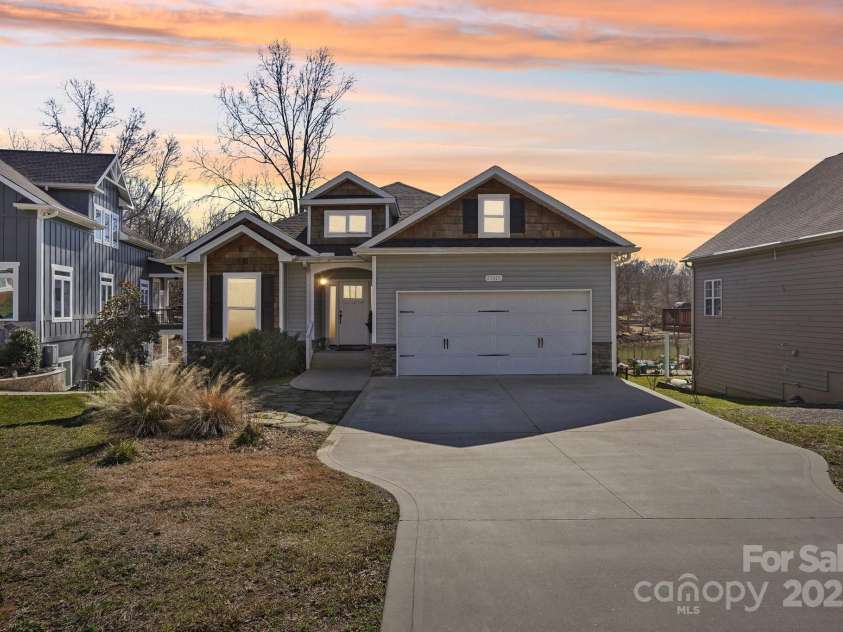 21610 Rio Oro Drive, Cornelius, NC 28031.  MLS# CAR4258966, YatesRealty ID 16116. 