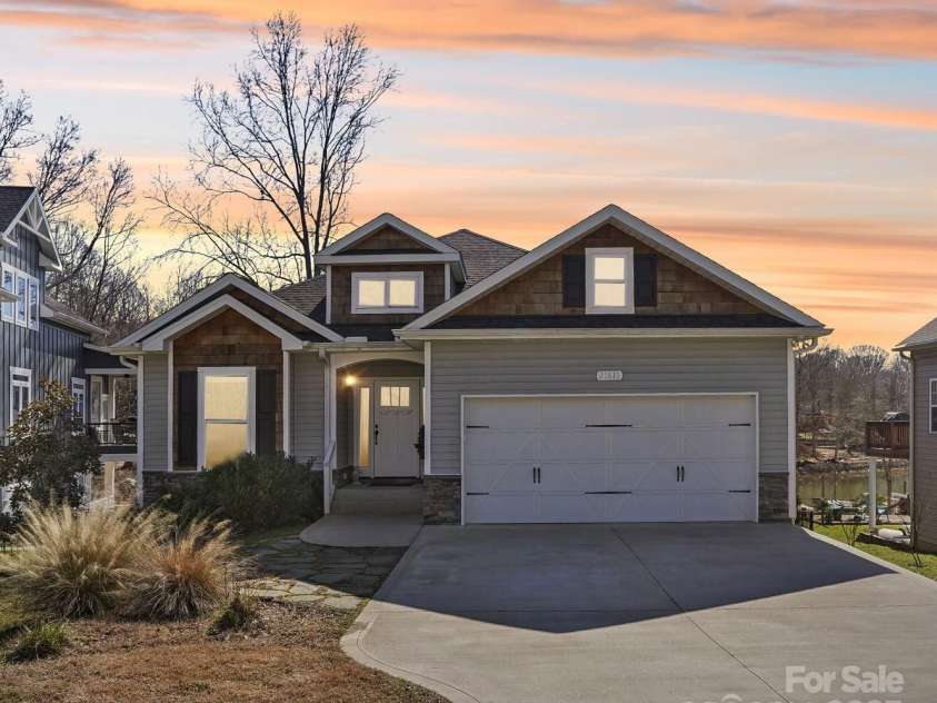 21610 Rio Oro Drive, Cornelius, NC 28031.  MLS# CAR4258966, YatesRealty ID 16116. 