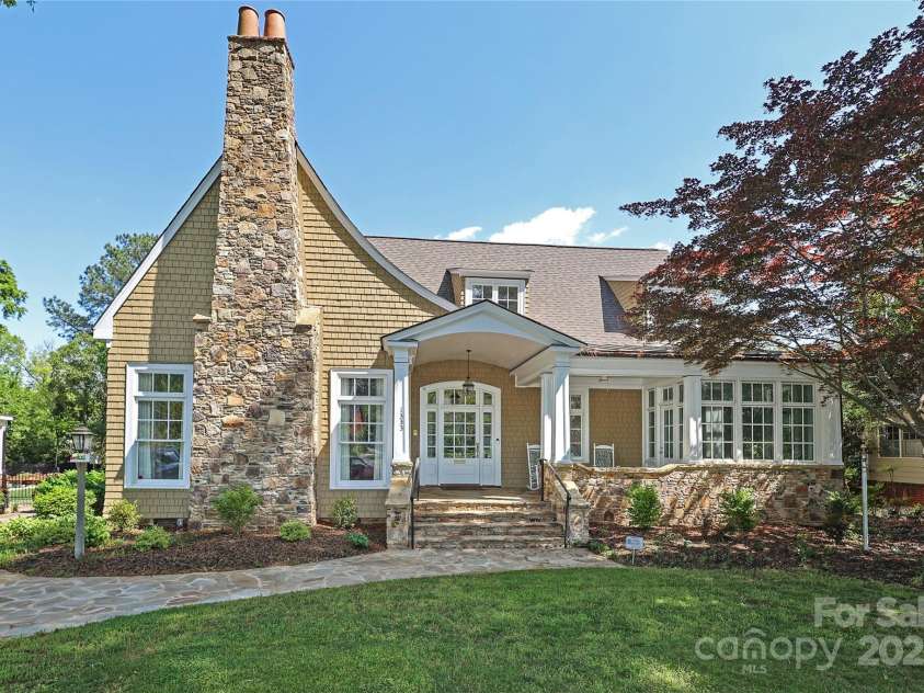 1333 Carlton Avenue, Charlotte, NC 28203.  MLS# CAR4211721, YatesRealty ID 16118. 