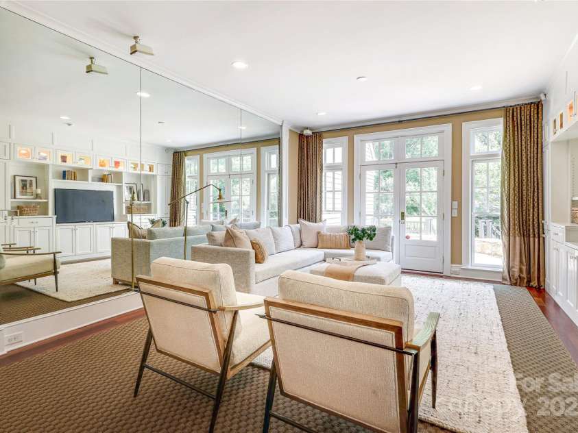 1333 Carlton Avenue, Charlotte, NC 28203.  MLS# CAR4211721, YatesRealty ID 16118. 