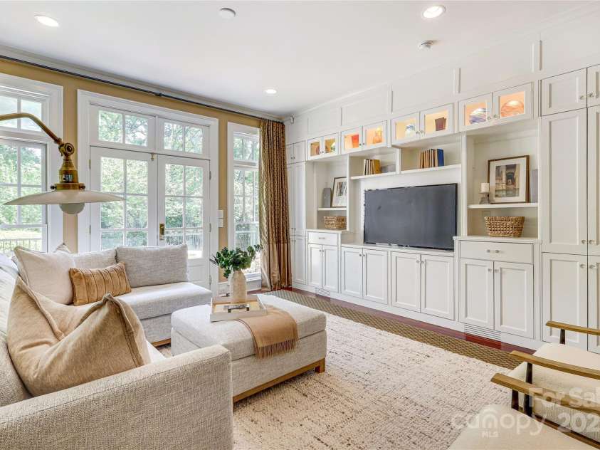 1333 Carlton Avenue, Charlotte, NC 28203.  MLS# CAR4211721, YatesRealty ID 16118. 