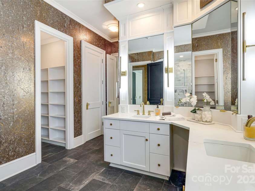 1333 Carlton Avenue, Charlotte, NC 28203.  MLS# CAR4211721, YatesRealty ID 16118. 
