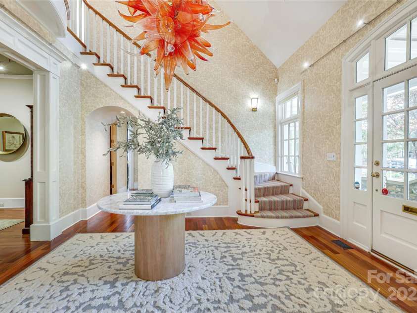 1333 Carlton Avenue, Charlotte, NC 28203.  MLS# CAR4211721, YatesRealty ID 16118. 