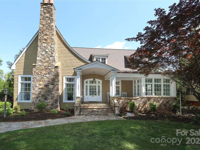 1333 Carlton Avenue, Charlotte, NC 28203.  MLS# CAR4211721, YatesRealty ID 16118. 