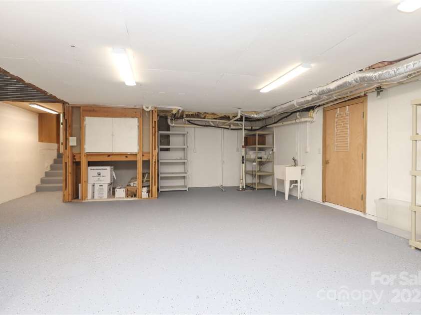 1333 Carlton Avenue, Charlotte, NC 28203.  MLS# CAR4211721, YatesRealty ID 16118. Basement Workshop