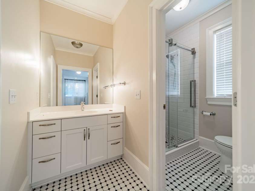 1333 Carlton Avenue, Charlotte, NC 28203.  MLS# CAR4211721, YatesRealty ID 16118. Ensuite Bathroom for Secondary Bedroom #2