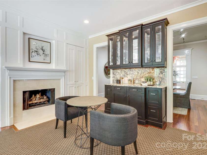 1333 Carlton Avenue, Charlotte, NC 28203.  MLS# CAR4211721, YatesRealty ID 16118. Family Room Bar Area