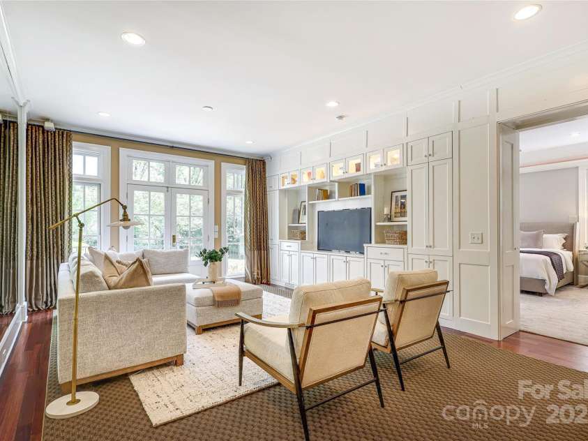 1333 Carlton Avenue, Charlotte, NC 28203.  MLS# CAR4211721, YatesRealty ID 16118. Family Room has French Doors leading to Patio