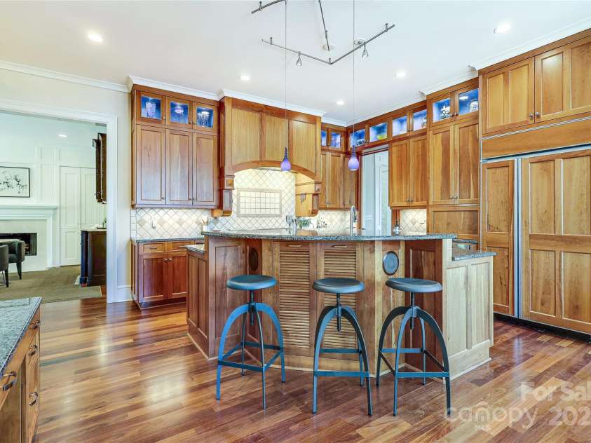 1333 Carlton Avenue, Charlotte, NC 28203.  MLS# CAR4211721, YatesRealty ID 16118. Kitchen opens to Family Room