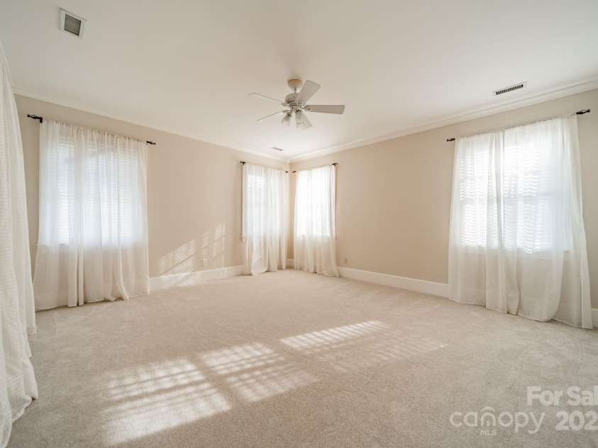 1333 Carlton Avenue, Charlotte, NC 28203.  MLS# CAR4211721, YatesRealty ID 16118. Secondary Bedroom #1 w/ensuite that's shared w/Bonus Room