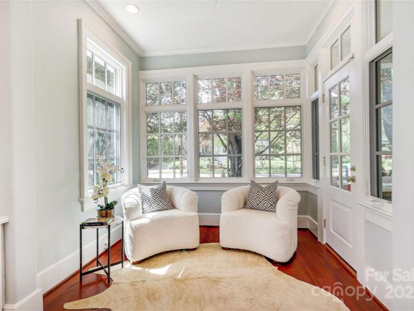 1333 Carlton Avenue, Charlotte, NC 28203.  MLS# CAR4211721, YatesRealty ID 16118. Sunroom separate entrance to Front Porch