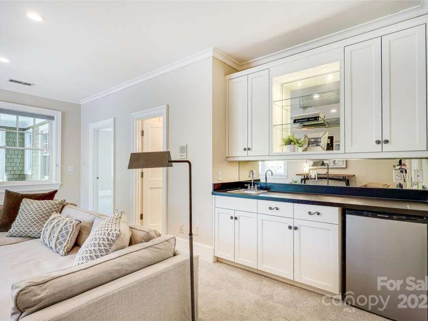 1333 Carlton Avenue, Charlotte, NC 28203.  MLS# CAR4211721, YatesRealty ID 16118. Upstairs Bonus Room Wet Bar
