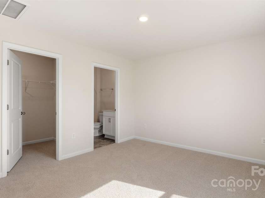 4677 Fanning Road, Hickory, NC 28602.  MLS# CAR4264668, YatesRealty ID 16119. 