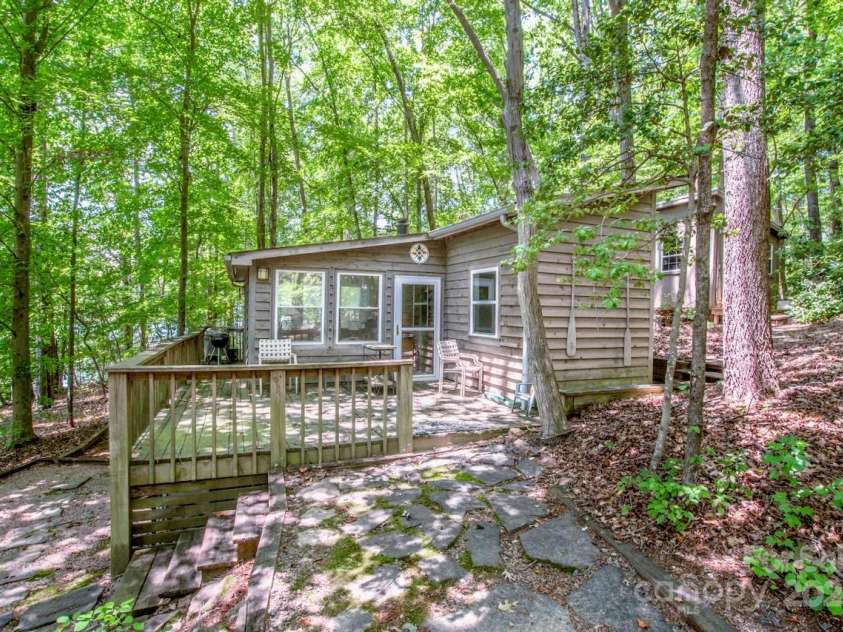 127 Melrose Lane, Mooresville, NC 28117.  MLS# CAR4288916, YatesRealty ID 1612. 