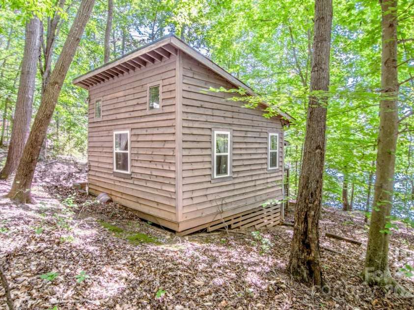 127 Melrose Lane, Mooresville, NC 28117.  MLS# CAR4288916, YatesRealty ID 1612. 